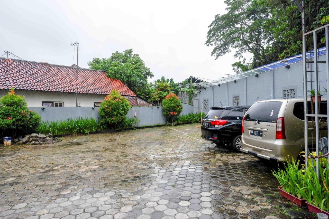 Oyo 3746 Double Tree Guesthouse Purwokerto Bagian luar foto